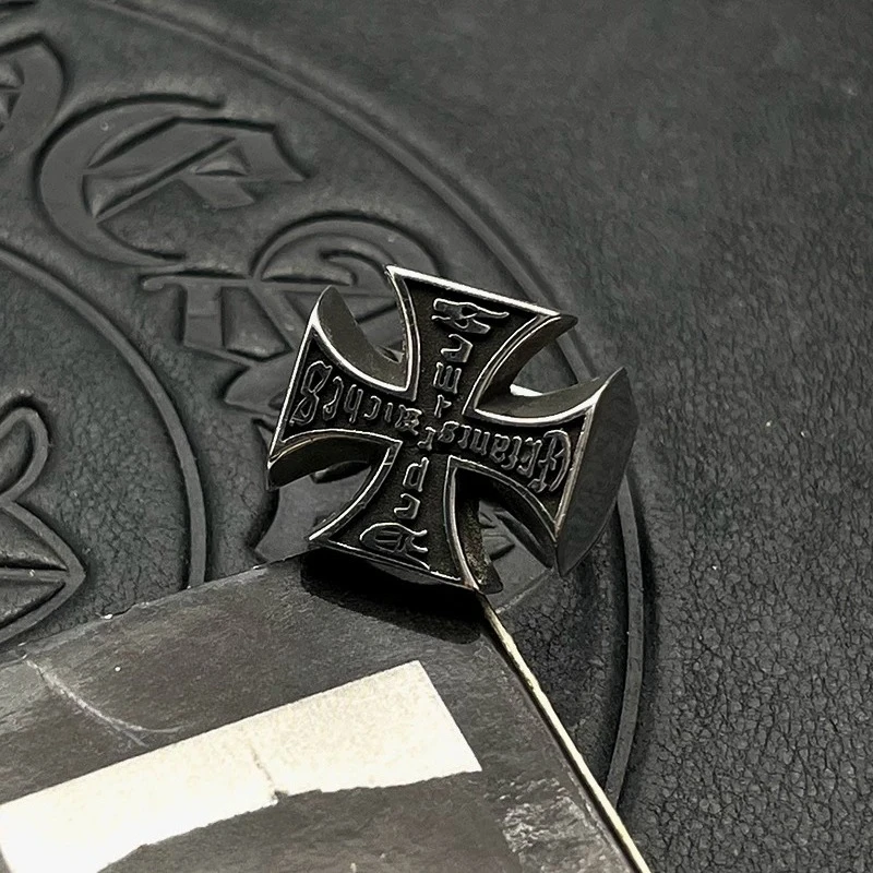 S925 sterling silver retro cross ring men's personality domineering seal ring trend
S925 sterling silver retro cross ring men's personality domineering seal ring trend
