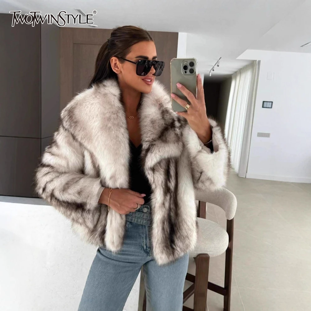 TWOTWINSTYLE Luxury Temperament Coat for Women Lapel Long Sleeves Loose Patchwork Faux Fur Jackets Female Autumn Clothing Style
TWOTWINSTYLE Luxury Temperament Coat for Women Lapel Long Sleeves Loose Patchwork Faux Fur Jackets Female Autumn Clothing Style