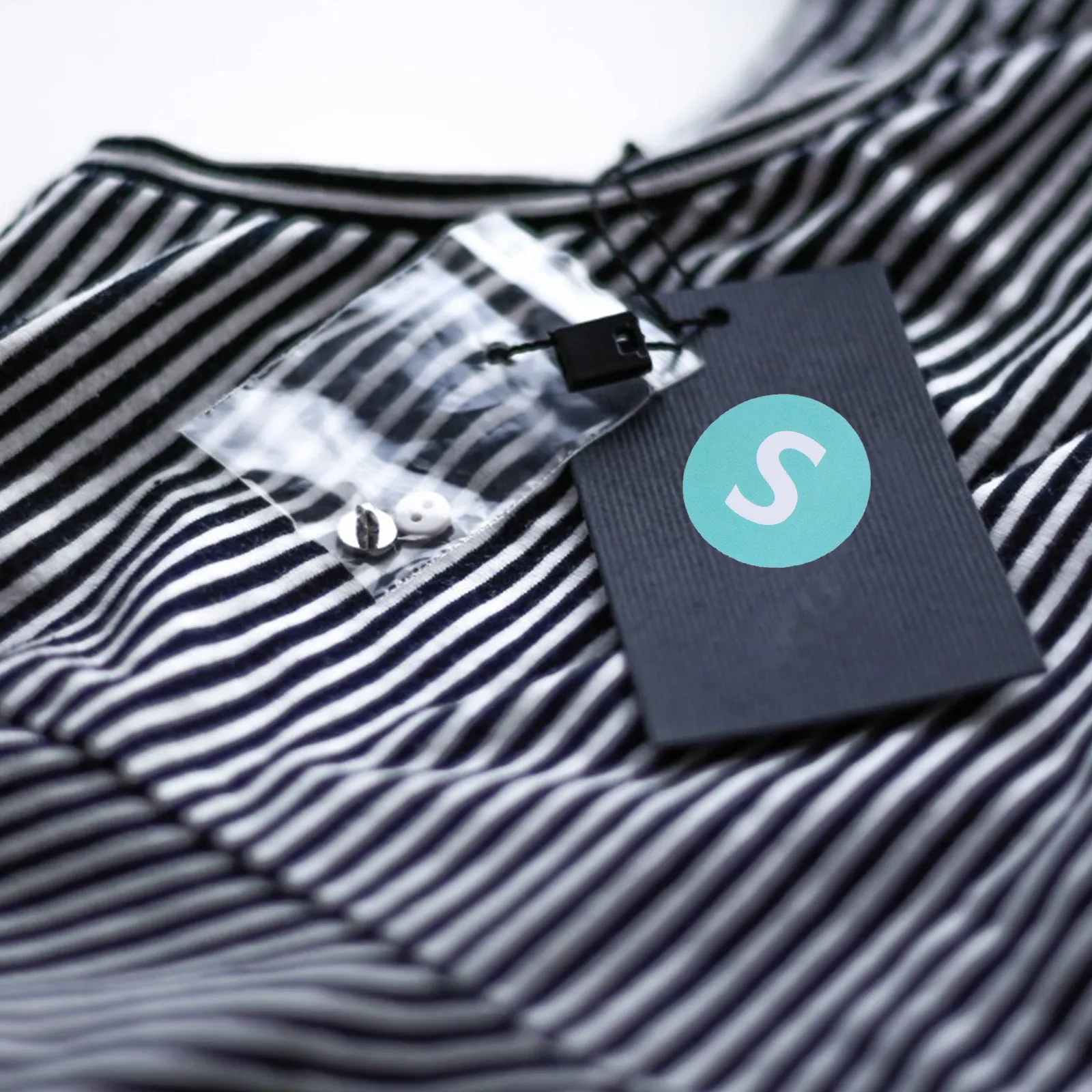 2 Rolls Round Clothing Size Sticker Label Multi-Functional Safe Size Sticker for Garments T-Shirts Hats Sweaters Coats Trousers
2 Rolls Round Clothing Size Sticker Label Multi-Functional Safe Size Sticker for Garments T-Shirts Hats Sweaters Coats Trousers