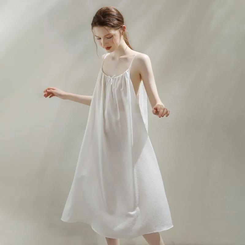 Mid To Long Korean Style Fashionable Knee Length Nightgown Summer Camisole Skirt with A Hanging Texture Sleepwear New Home Wear
Mid To Long Korean Style Fashionable Knee Length Nightgown Summer Camisole Skirt with A Hanging Texture Sleepwear New Home Wear