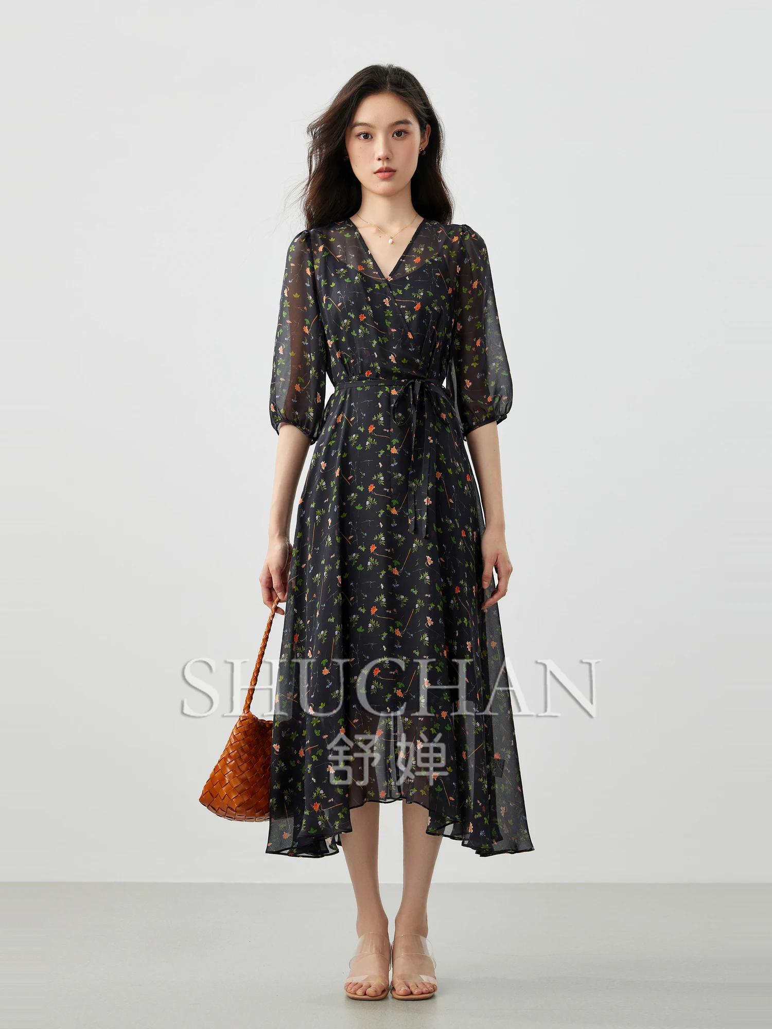 Summer Good Quality, Thousands of Prosperous 1OO% Mulberry Silk, Print V-neck Printed Dress with Suspenders
Summer Good Quality, Thousands of Prosperous 1OO% Mulberry Silk, Print V-neck Printed Dress with Suspenders