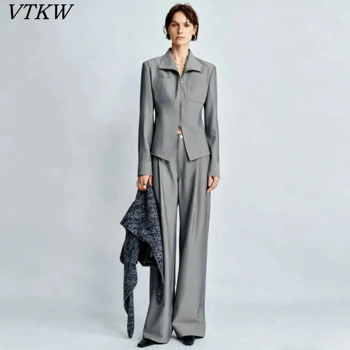 VTKW 2026 New Women Two Piece Set Zip Up Collared Blazer with High Waist Wide Leg Pants Elegant Office Casual Workwear Outfit
VTKW 2026 New Women Two Piece Set Zip Up Collared Blazer with High Waist Wide Leg Pants Elegant Office Casual Workwear Outfit