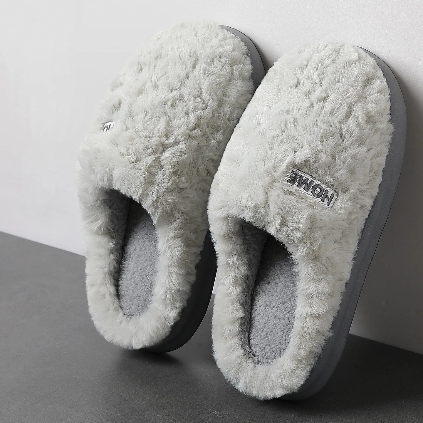 Мужские зимние тапочки, теплые плюшевые женские тапочки, лаконичные домашние пушистые шлепанцы на толстой подошве, домашние нескользящие мягкие меховые туфли для спальни
Мужские зимние тапочки, теплые плюшевые женские тапочки, лаконичные домашние пушистые шлепанцы на толстой подошве, домашние нескользящие мягкие меховые туфли для спальни