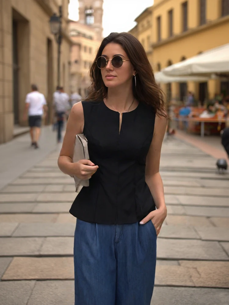 Taop&Za women's 2024 autumn and winter new top round neck card shoulder skirt style pleated slimming sleeveless T-shirt
Taop&Za women's 2024 autumn and winter new top round neck card shoulder skirt style pleated slimming sleeveless T-shirt