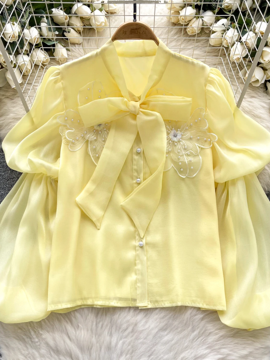 2026 New Autumn Women Lace Up Bow Stand Collar Puff Sleeve Shirt Heavy Work Beaded Flower Single Breasted Solid Shirt Tops 
2026 New Autumn Women Lace Up Bow Stand Collar Puff Sleeve Shirt Heavy Work Beaded Flower Single Breasted Solid Shirt Tops