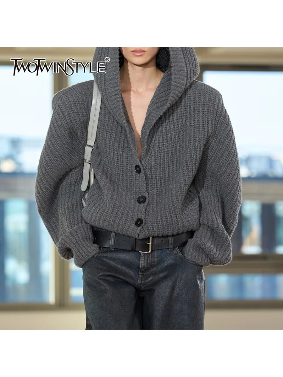 TWOTWINSTYLE однотонная свободная шляпа, повседневный кардиган для женщин, однобортный кардиган с v-образным вырезом и длинными рукавами в стиле пэчворк, женский новый
TWOTWINSTYLE однотонная свободная шляпа, повседневный кардиган для женщин, однобортный кардиган с v-образным вырезом и длинными рукавами в стиле пэчворк, женский новый