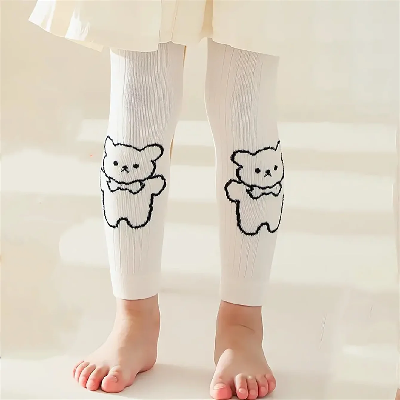 A girl's solid color cartoon bear ribbed knitted slim fit leggings - autumn and winter soft elastic cotton blend pants - footles
A girl's solid color cartoon bear ribbed knitted slim fit leggings - autumn and winter soft elastic cotton blend pants - footles
