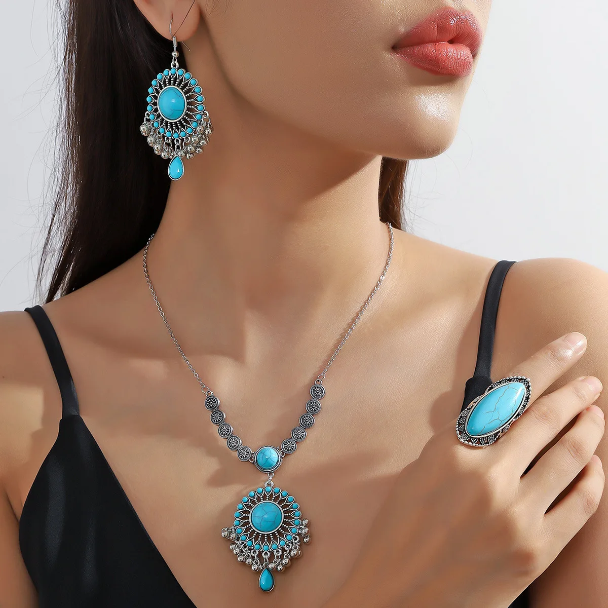 Vintage ethnic turquoise bohemian earrings ring necklace set women's jewelry
Vintage ethnic turquoise bohemian earrings ring necklace set women's jewelry