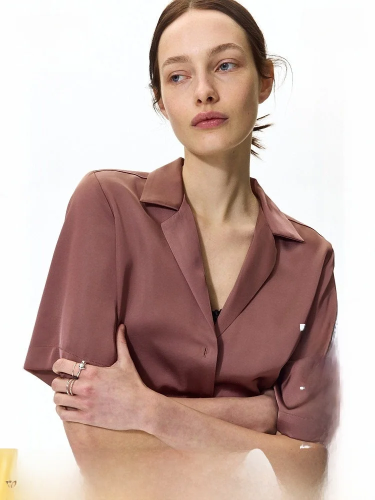 Женская рубашка H&M, новинка лета 2026, с кубинским воротником, из атласа, модная, с блестящей атласной поверхностью, повседневный стиль, с коротким рукавом, на пуговицах
Женская рубашка H&M, новинка лета 2026, с кубинским воротником, из атласа, модная, с блестящей атласной поверхностью, повседневный стиль, с коротким рукавом, на пуговицах