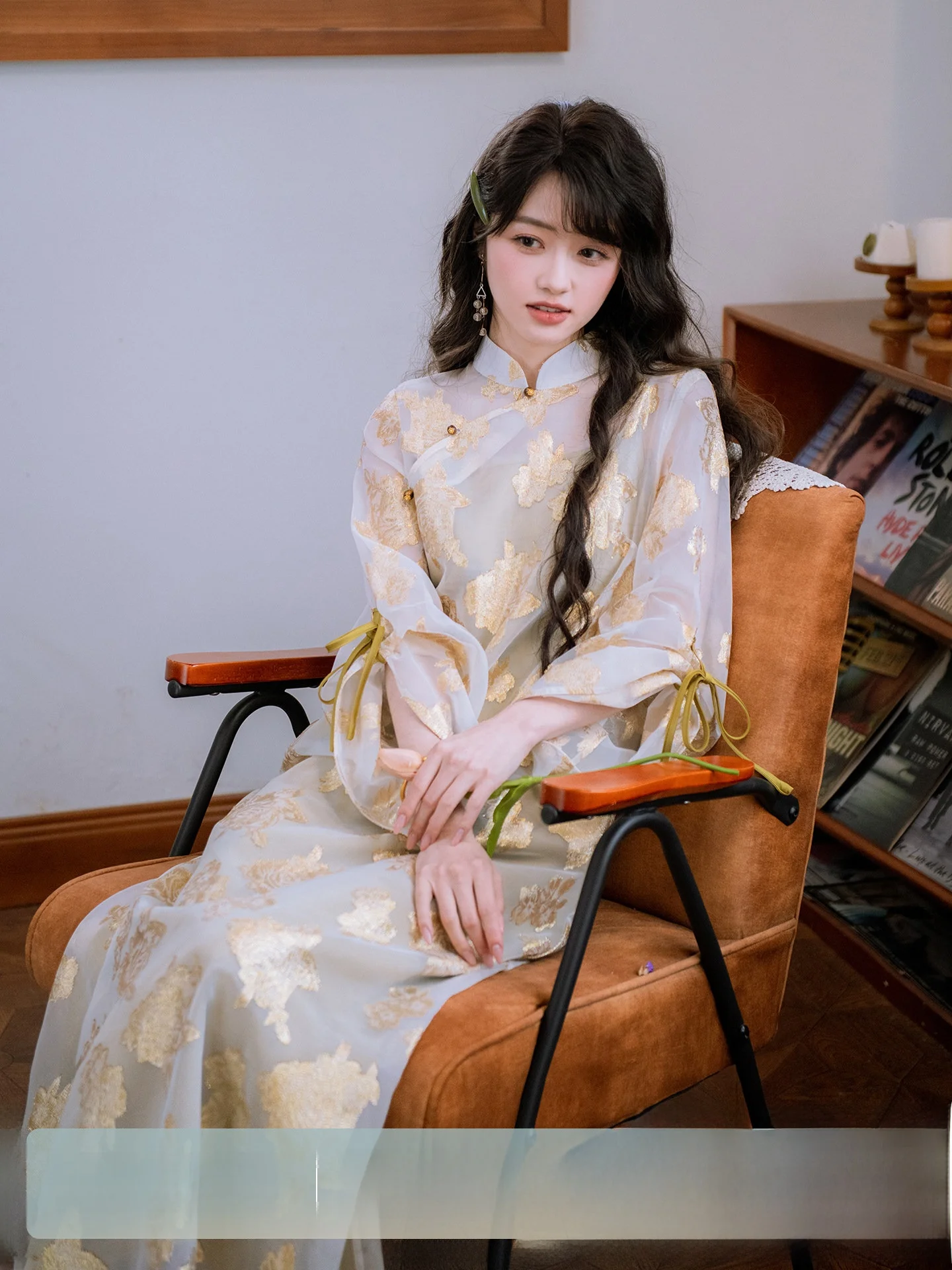 Renovated Maxi Dress Set in Satin with Embroidered Gold Floral Pattern Vintage Style Women's Long Sleeve Gown
Renovated Maxi Dress Set in Satin with Embroidered Gold Floral Pattern Vintage Style Women's Long Sleeve Gown