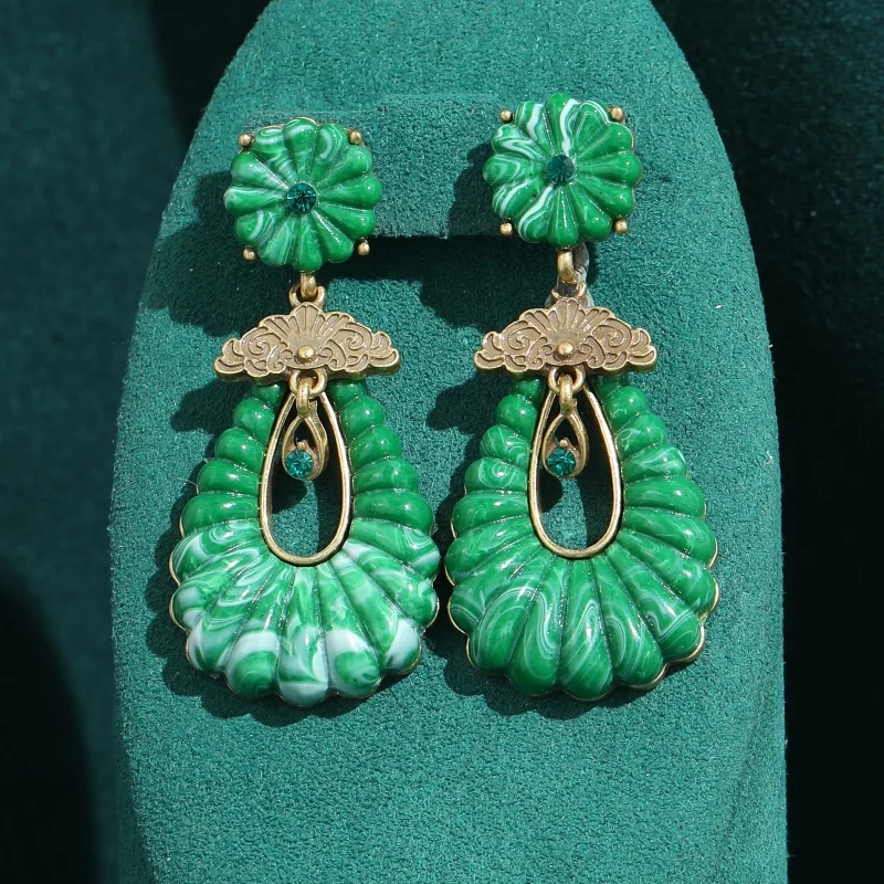 Vintage Green Glazed Cloud Droplet Earrings For Woman Antique Gold Color Trendy Art Deco Jewelry Luxury Brand High Quality Gift
Vintage Green Glazed Cloud Droplet Earrings For Woman Antique Gold Color Trendy Art Deco Jewelry Luxury Brand High Quality Gift