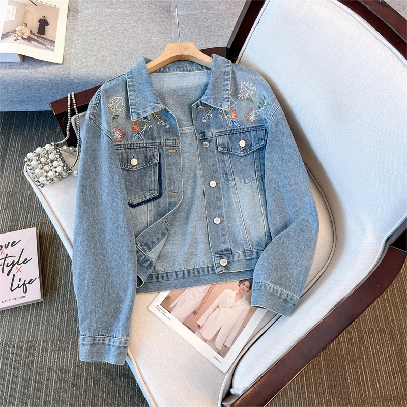 Винтажный потертый светло-голубой короткий джинсовый жилет, модный свободный повседневный ковбойский жилет без рукавов с воротником-стойкой на шнуровке 
Винтажный потертый светло-голубой короткий джинсовый жилет, модный свободный повседневный ковбойский жилет без рукавов с воротником-стойкой на шнуровке