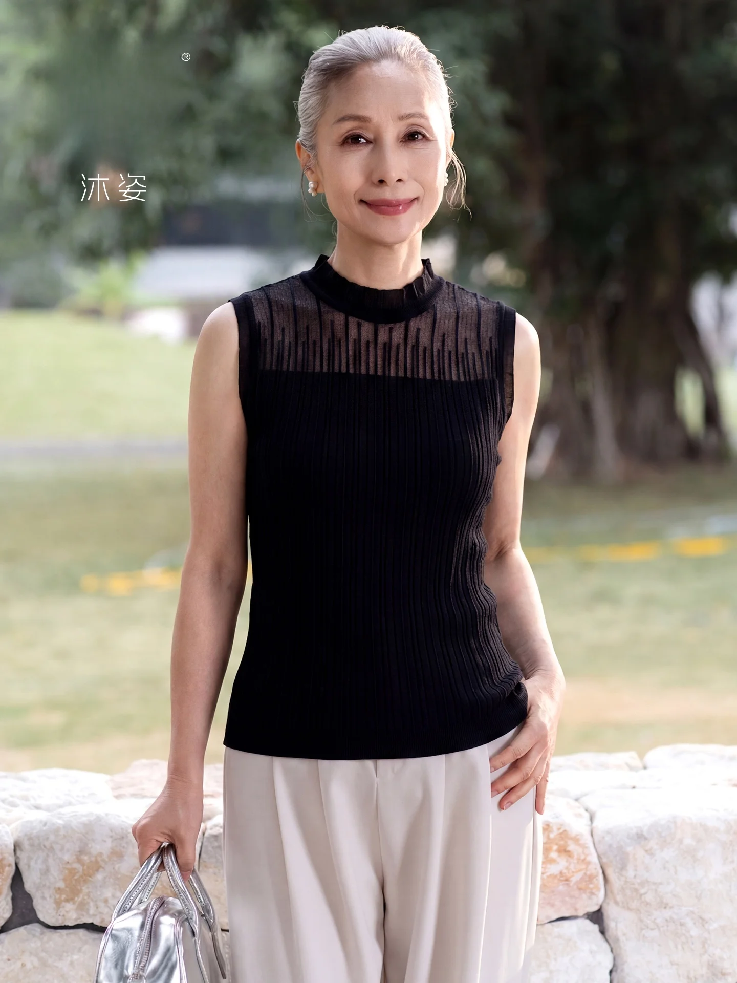 Muzhi Mom Summer Sleeveless Knitted Top Mid-aged Women's Fashion T-shirt Base Vest Breathable Lightweight Polyester Wool Blend
Muzhi Mom Summer Sleeveless Knitted Top Mid-aged Women's Fashion T-shirt Base Vest Breathable Lightweight Polyester Wool Blend
