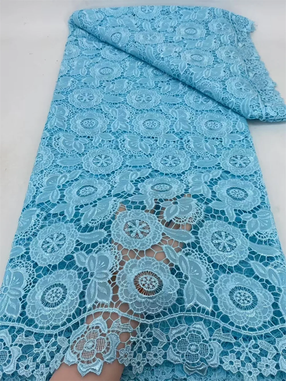 African Lace Fabric 5 Yards High Quality 2025 Chiffon Lace Fabric Fashion Nigerian Lace Fabric Embroidery Wedding Dress A1250-1
African Lace Fabric 5 Yards High Quality 2025 Chiffon Lace Fabric Fashion Nigerian Lace Fabric Embroidery Wedding Dress A1250-1