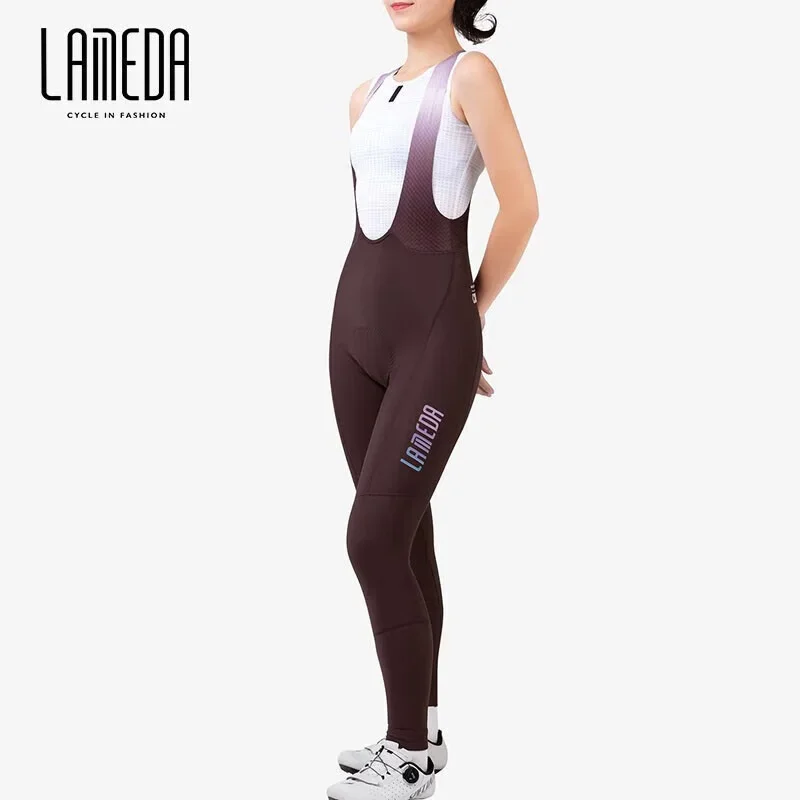 The lady is wearing warm long pants of the Lemada series. They are warm, windproof, have good breathability and are highly durab
The lady is wearing warm long pants of the Lemada series. They are warm, windproof, have good breathability and are highly durab