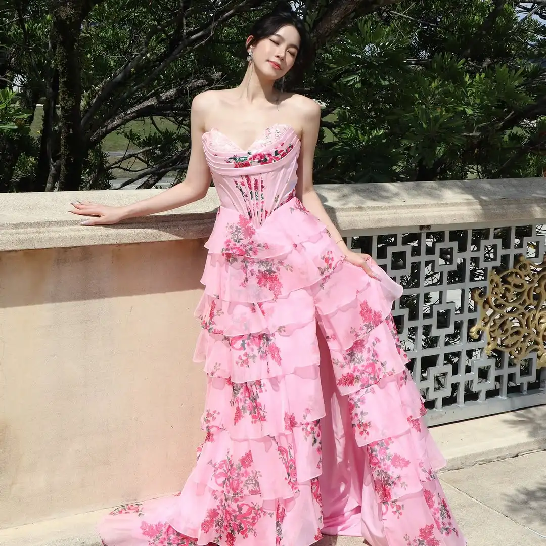 Strapless Pink Floral Print Prom Dresses Tiered Ruffle Evening Dresses Corset A Line Party Gowns For Wedding Guest
Strapless Pink Floral Print Prom Dresses Tiered Ruffle Evening Dresses Corset A Line Party Gowns For Wedding Guest