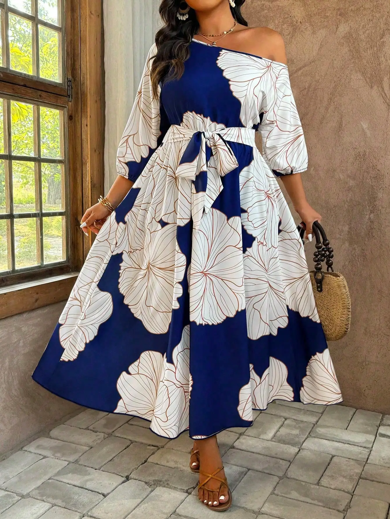 Платье макси с цветочным принтом, открытыми плечами, завязками на талии и пышными рукавами
Платье макси с цветочным принтом, открытыми плечами, завязками на талии и пышными рукавами