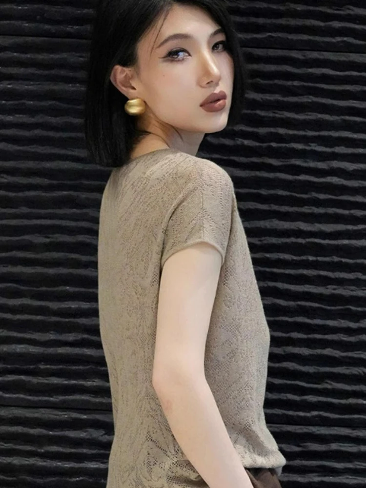 Plus Size Korean Sle Faionable ort Sve Crew Ne Base irt Thin Summer Top oulder Drop Design Casual Lightweight Luxury Top
Plus Size Korean Sle Faionable ort Sve Crew Ne Base irt Thin Summer Top oulder Drop Design Casual Lightweight Luxury Top