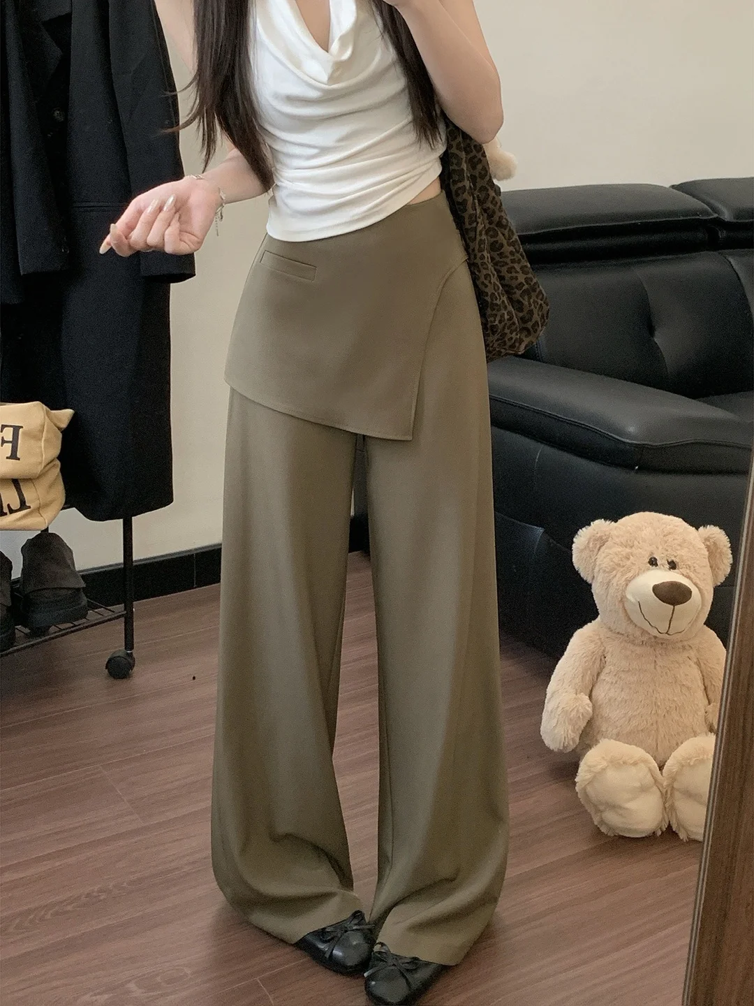 Laid-back Style High Waist Wide Leg Pants Women Summer 2026 New Zipper Straight Casual Trousers Korean Version Commute Wind
Laid-back Style High Waist Wide Leg Pants Women Summer 2026 New Zipper Straight Casual Trousers Korean Version Commute Wind