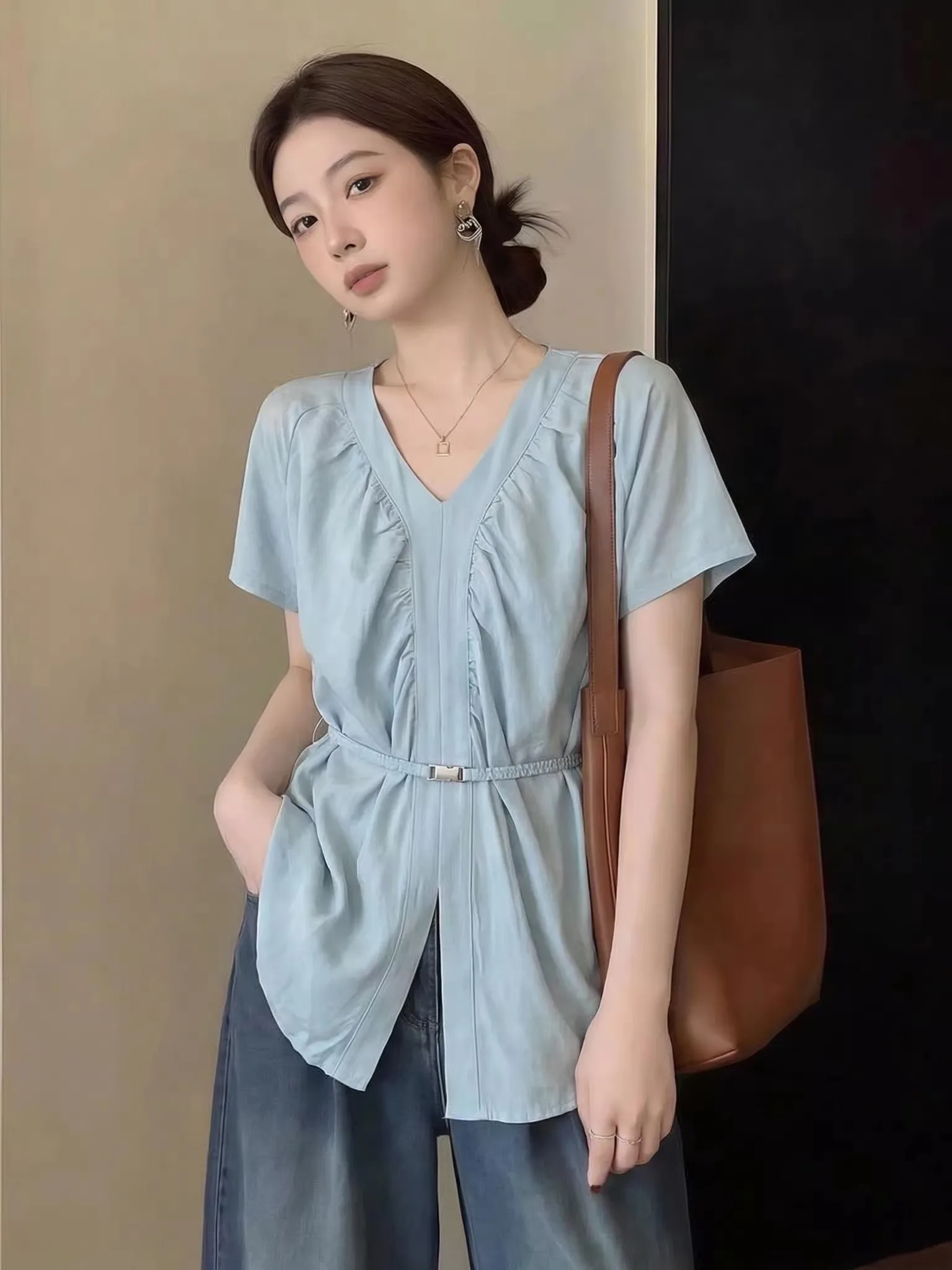 plus Size Blue V-Neck Short Sleeve Shirt Women's Fashion Korean Style Slimming Top Waist-Cinching Summer New Arrival
plus Size Blue V-Neck Short Sleeve Shirt Women's Fashion Korean Style Slimming Top Waist-Cinching Summer New Arrival