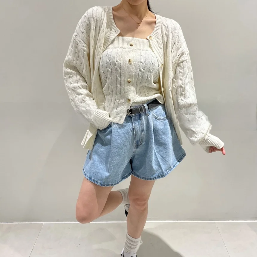 Retro Washed Bell Bottom Wide Leg Denim Shorts Women's High Waist Slimming A-Line Hot Pants Summer Trendy Ins Short Skirts
Retro Washed Bell Bottom Wide Leg Denim Shorts Women's High Waist Slimming A-Line Hot Pants Summer Trendy Ins Short Skirts