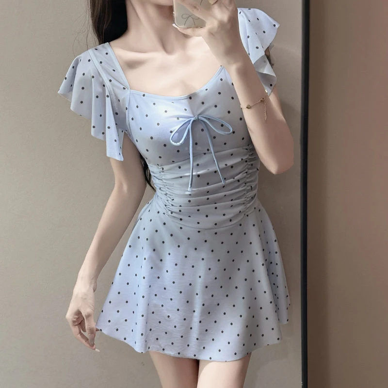 Новый высококачественный женский слитный купальник для миниатюрных фигур, идеально подходит для горячих источников, с красивым стройнящим дизайном, популярный в интернете.
Новый высококачественный женский слитный купальник для миниатюрных фигур, идеально подходит для горячих источников, с красивым стройнящим дизайном, популярный в интернете.