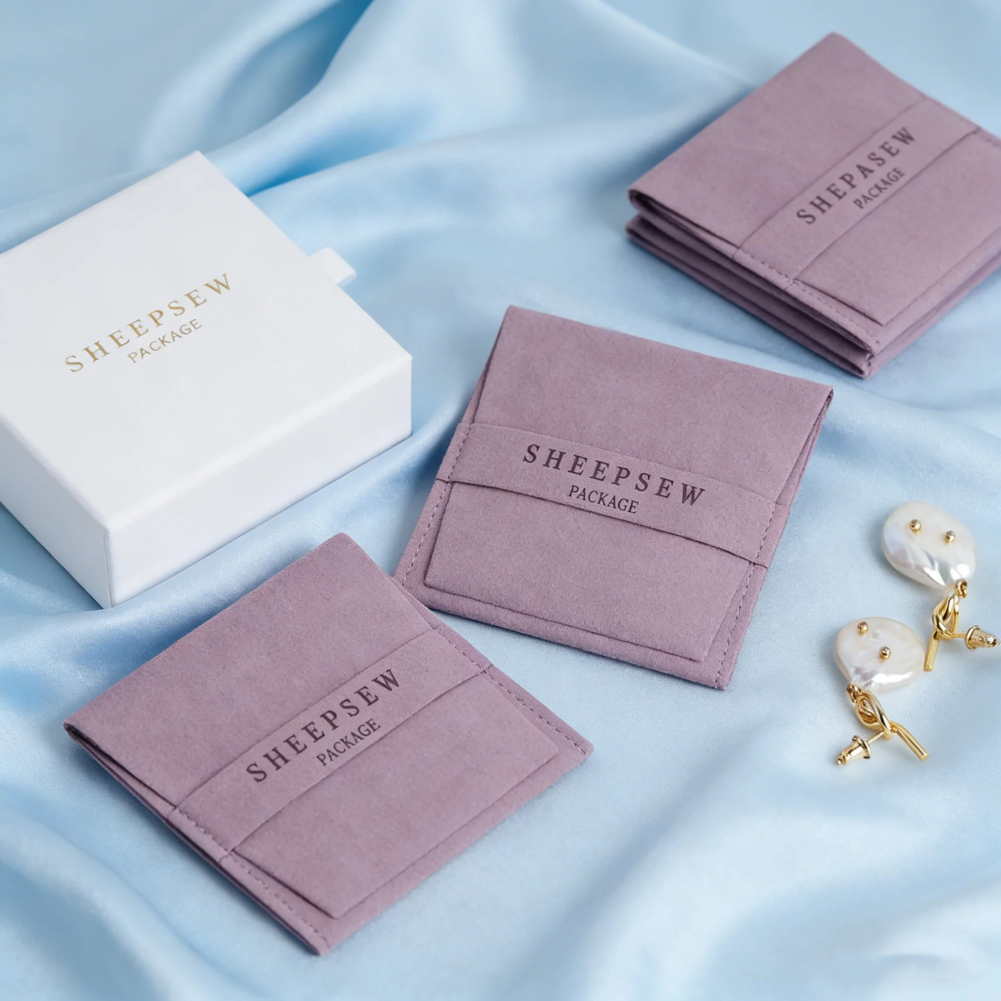 Custom Logo PandaSew Jewelry Pouch 8*10cm, White Flap Microfiber Bag, Wholesale Personalized Jewelry Storage Pouch for Small Bus
Custom Logo PandaSew Jewelry Pouch 8*10cm, White Flap Microfiber Bag, Wholesale Personalized Jewelry Storage Pouch for Small Bus