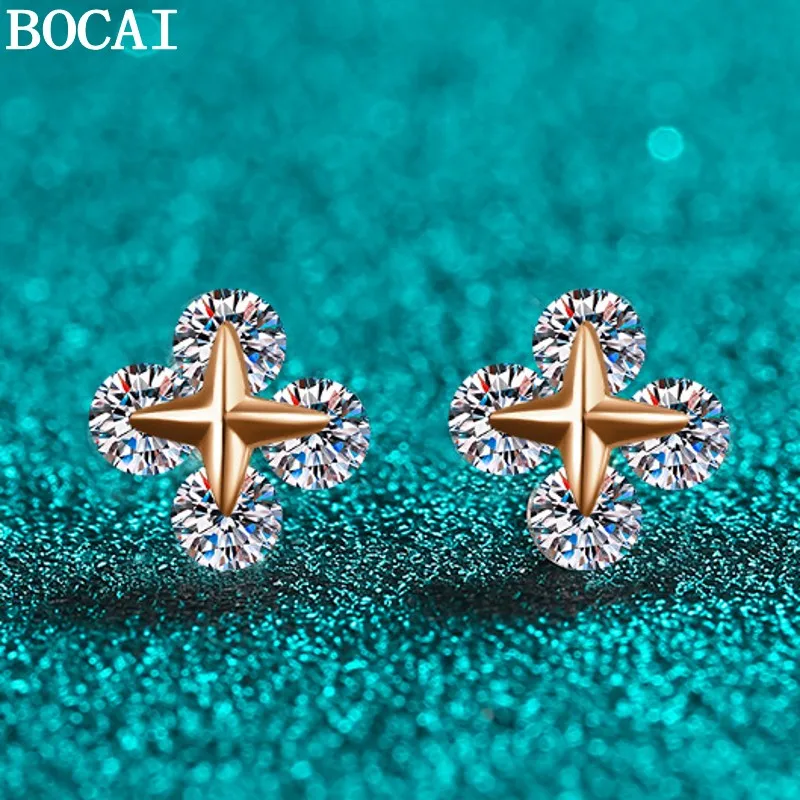 Серьги BOCAI NEW S925 из чистого серебра, простые и изящные, с инкрустацией из муассанита, золотые звезды цвета шампань, подвижные.
Серьги BOCAI NEW S925 из чистого серебра, простые и изящные, с инкрустацией из муассанита, золотые звезды цвета шампань, подвижные.