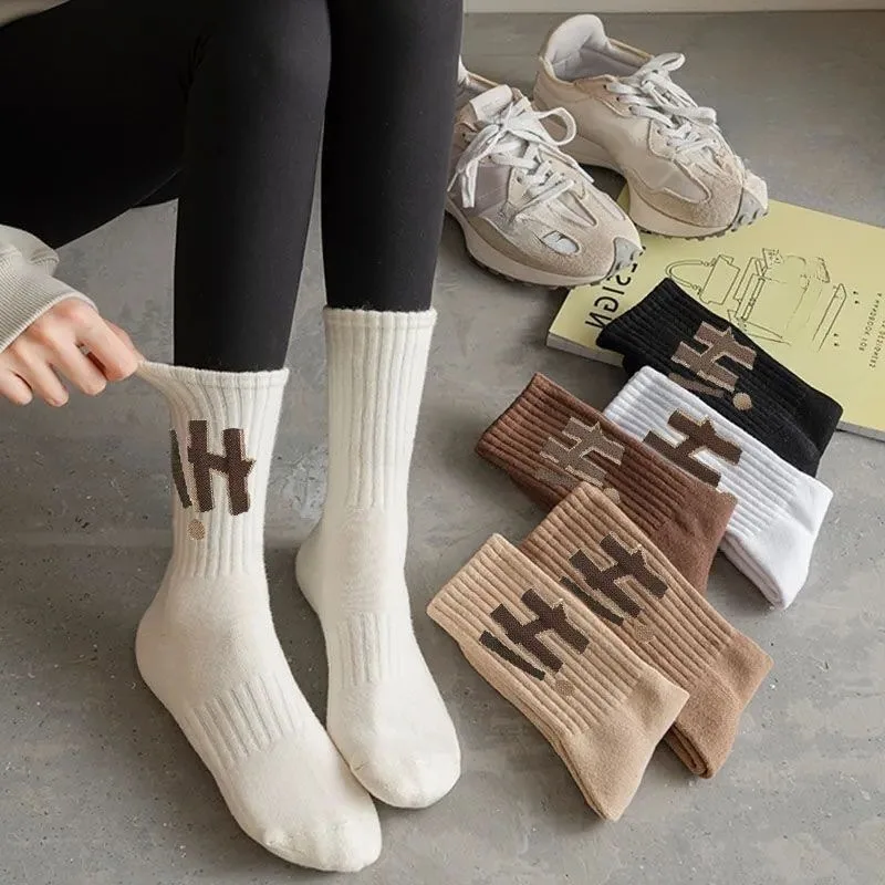 5 Pairs Women's Mid-Calf Breathable Letter Sports-Style Warm Socks White Fall Winter Girl School Socks Set Ladies Grip Socks
5 Pairs Women's Mid-Calf Breathable Letter Sports-Style Warm Socks White Fall Winter Girl School Socks Set Ladies Grip Socks