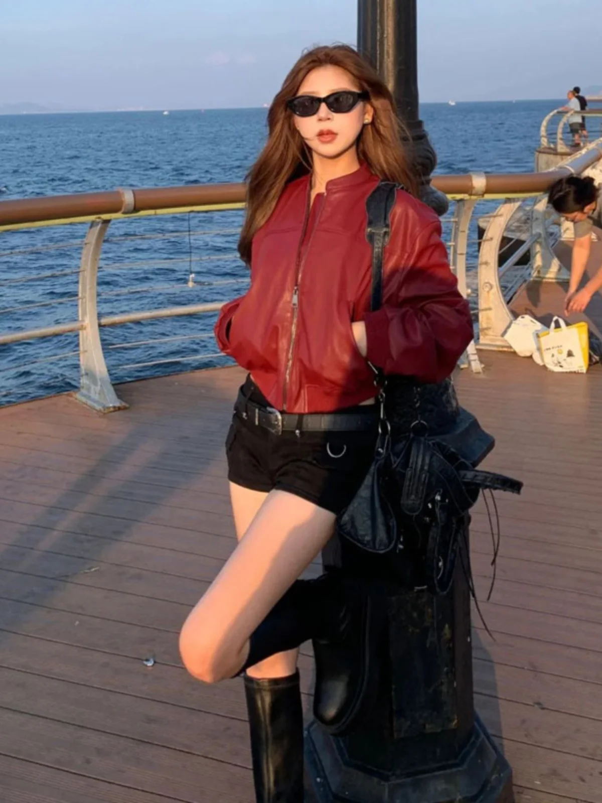 American Retro PU Leather Jacket Cool And Sexy Biker Style Spring Short Coat High Fashion Sensation Loose Fit Zipper Closure
American Retro PU Leather Jacket Cool And Sexy Biker Style Spring Short Coat High Fashion Sensation Loose Fit Zipper Closure