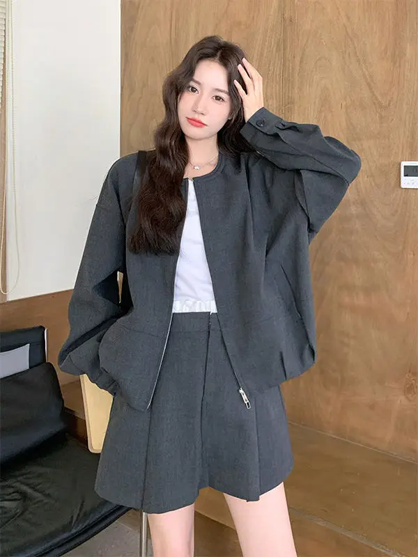 Spring Casual Korean Sle Women's ey Loose Jaet And ort Skirt Two-Piece Set Breathable High Waist round Ne Zipper
Spring Casual Korean Sle Women's ey Loose Jaet And ort Skirt Two-Piece Set Breathable High Waist round Ne Zipper