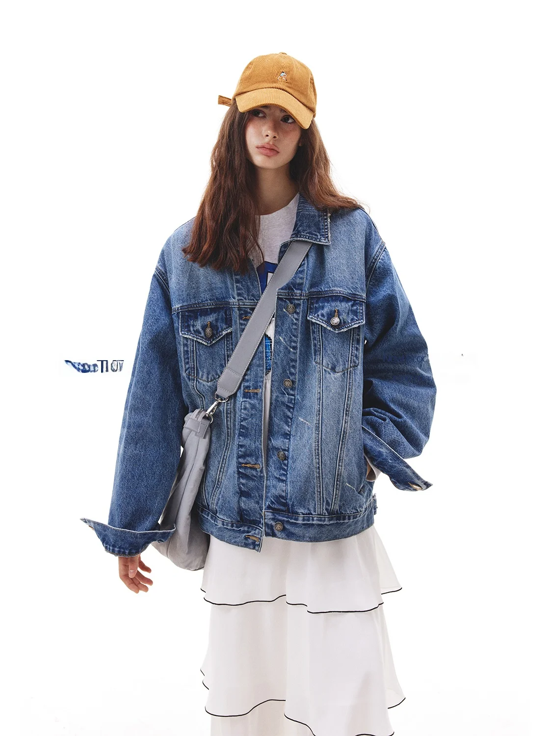 Женская джинсовая куртка Sli Retro Waed больших размеров из смесового хлопка и полиэстера, универсальная осенняя верхняя одежда от JGGU
Женская джинсовая куртка Sli Retro Waed больших размеров из смесового хлопка и полиэстера, универсальная осенняя верхняя одежда от JGGU