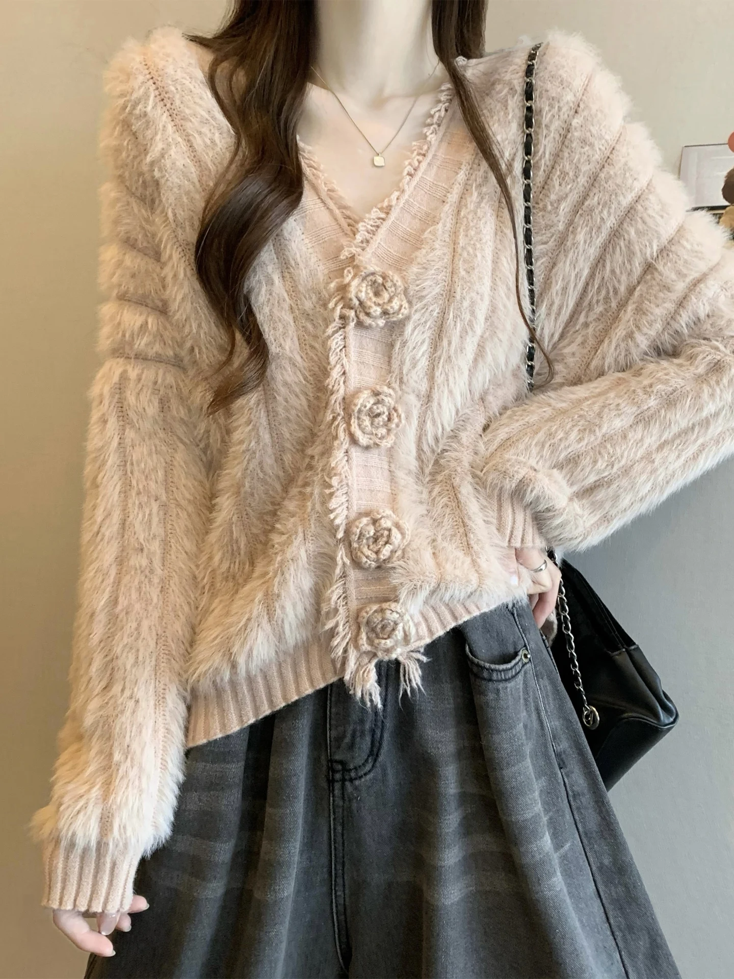 Свободный вязаный кардиган с v-образным вырезом, женский осенне-зимний теплый топ из искусственного меха с цветочным принтом, водонепроницаемый ленивый свитер розового цвета
Свободный вязаный кардиган с v-образным вырезом, женский осенне-зимний теплый топ из искусственного меха с цветочным принтом, водонепроницаемый ленивый свитер розового цвета