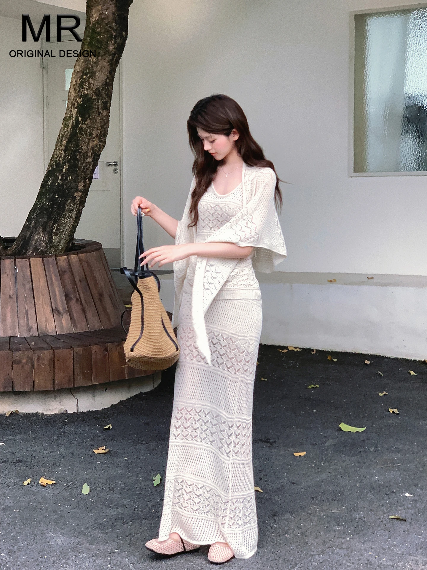 Elegant Hollow out Shawl Set Women's Mid-Length Casual Style V-Neck Top Skirt Three-Piece Summer Fashion Ensemble
Elegant Hollow out Shawl Set Women's Mid-Length Casual Style V-Neck Top Skirt Three-Piece Summer Fashion Ensemble