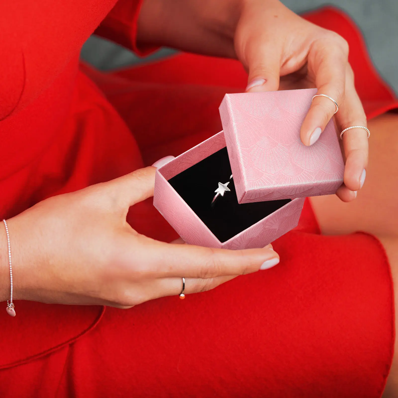 24Pcs Stylish Jewelry Storage Organizer Boxes for Rings Earrings Necklaces Gift Packaging Display Wedding Party Favor Cases
24Pcs Stylish Jewelry Storage Organizer Boxes for Rings Earrings Necklaces Gift Packaging Display Wedding Party Favor Cases