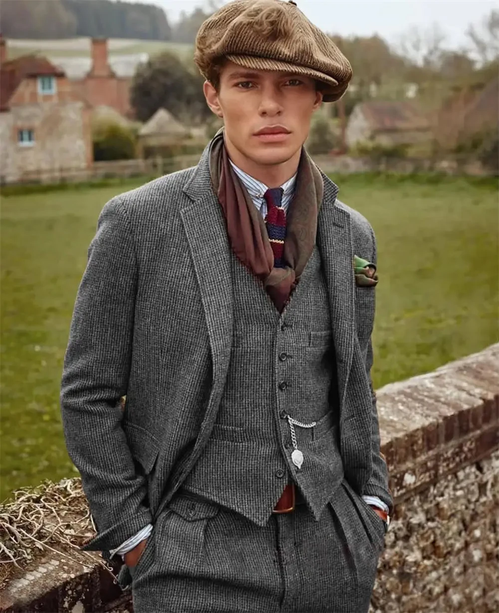 European Retro Men Suit 3 Piece (Jacket+Pants+Vest) Wool Blend Outdoor Man Hunting Set Big Size Sports Casual 3 Piece Suit
European Retro Men Suit 3 Piece (Jacket+Pants+Vest) Wool Blend Outdoor Man Hunting Set Big Size Sports Casual 3 Piece Suit