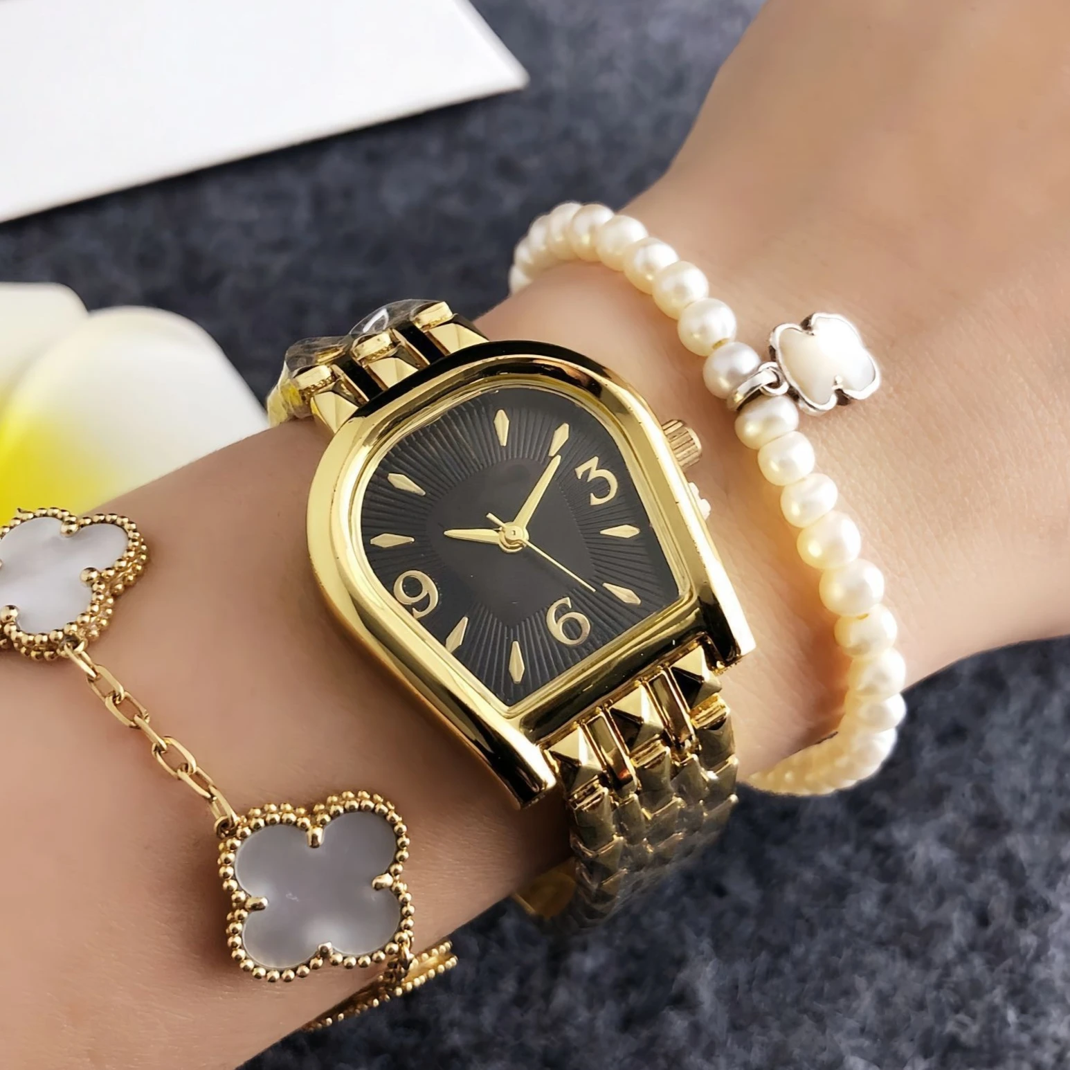 French-style Lady's Trendy Watch, Black Dial Steel Bracelet Luxury Quartz Watch, High-end Brand Lady's Wristwatch, Exquisite and Versatile Luxurious Couple Watches
French-style Lady's Trendy Watch, Black Dial Steel Bracelet Luxury Quartz Watch, High-end Brand Lady's Wristwatch, Exquisite and Versatile Luxurious Couple Watches