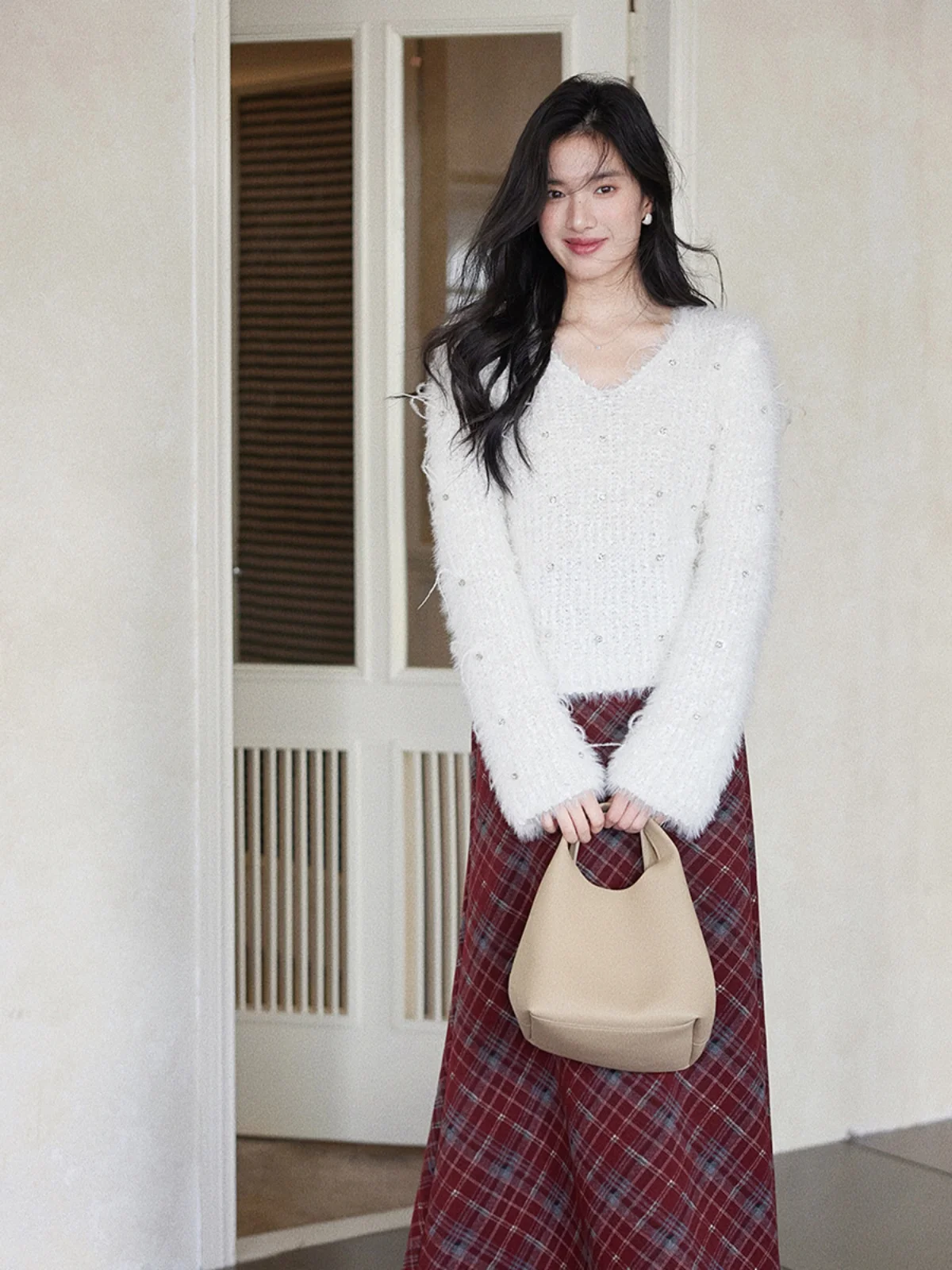 Soft Gentle Small Fragrance Style Knitted Sweater Top with Fur Beads Design by Er Yang Design Sweet Style Loose Fit V-Neck Lo...
Soft Gentle Small Fragrance Style Knitted Sweater Top with Fur Beads Design by Er Yang Design Sweet Style Loose Fit V-Neck Lo...