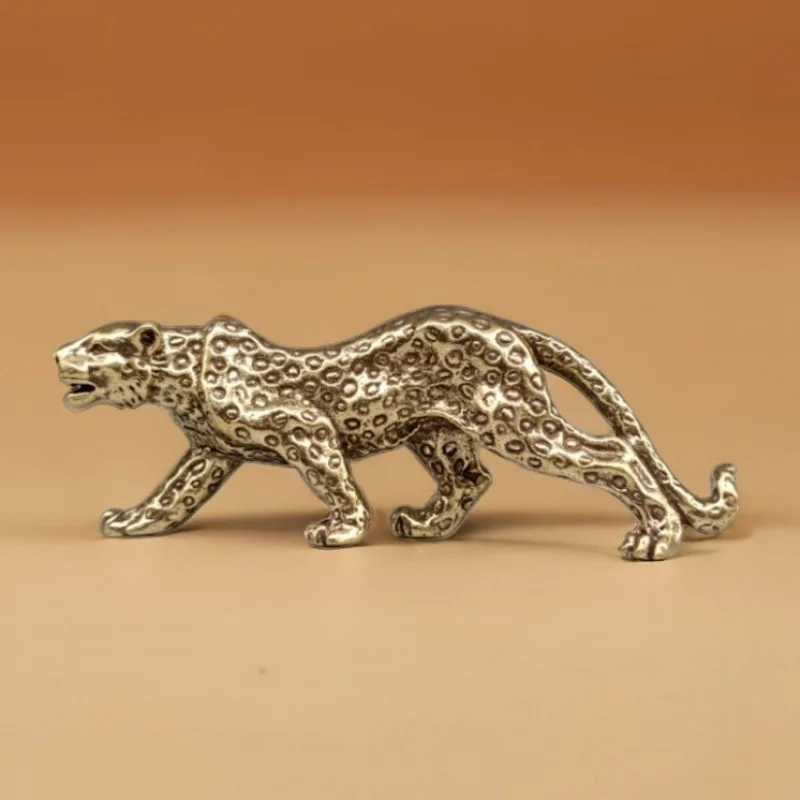 Brass Leopard Desktop Ornament Car Tea Pet Rockery Viewing Stone Decorative Animal Figurine Creative Small Decoration
Brass Leopard Desktop Ornament Car Tea Pet Rockery Viewing Stone Decorative Animal Figurine Creative Small Decoration