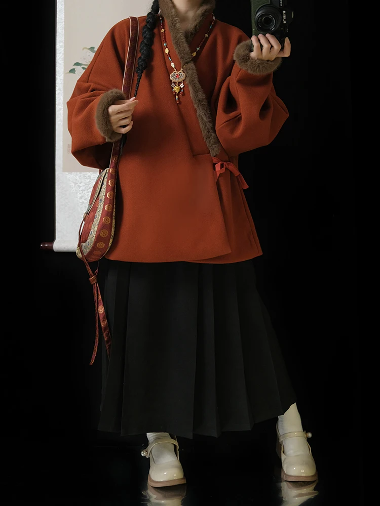 Зимний комплект женского ханьфу Chunji Initial Snow Ming Dynas, улучшенная версия, с флисовой подкладкой, бантом и юбкой-шлейфом
Зимний комплект женского ханьфу Chunji Initial Snow Ming Dynas, улучшенная версия, с флисовой подкладкой, бантом и юбкой-шлейфом