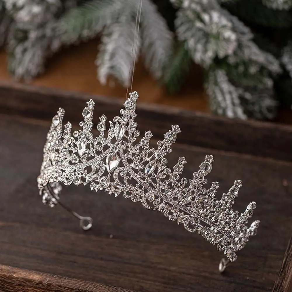 Retro Girl Princess Crown Alloy Rhinestone Headband Korean Style Bridal Headwear Bridal Crown Wedding Jewelry Women Tiara
Retro Girl Princess Crown Alloy Rhinestone Headband Korean Style Bridal Headwear Bridal Crown Wedding Jewelry Women Tiara