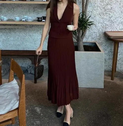 Women's Summer Casual Sleeveless Vest Set with Pleated High Waist Skirt Mid-Length A-Line Outfit
Women's Summer Casual Sleeveless Vest Set with Pleated High Waist Skirt Mid-Length A-Line Outfit