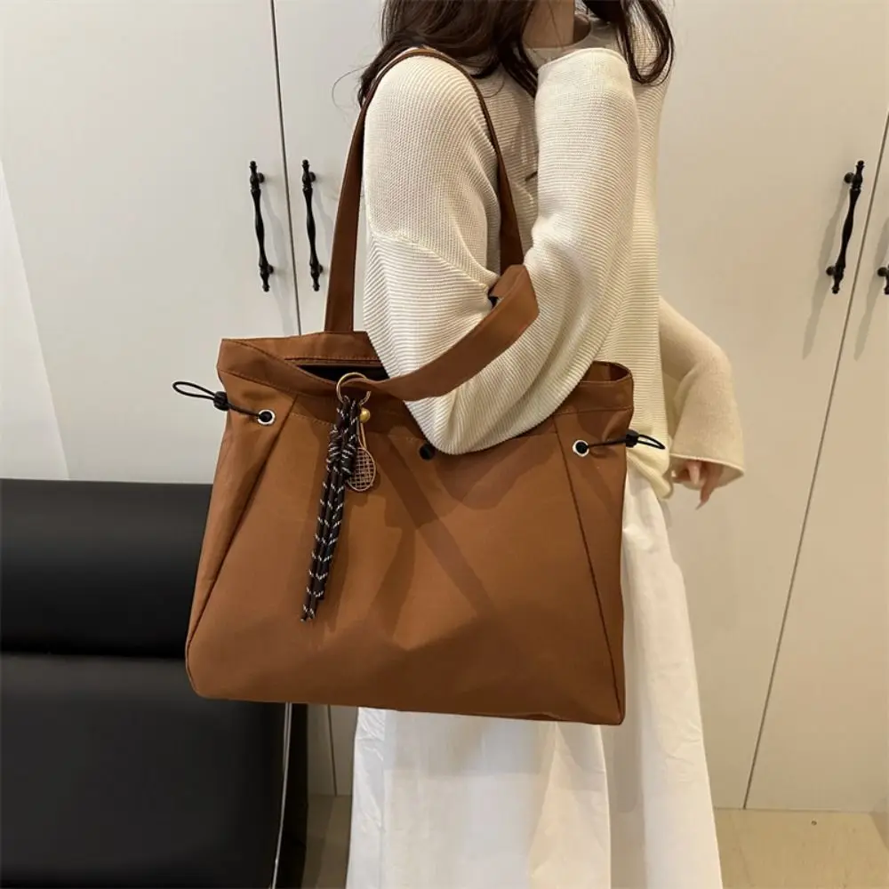 Fashion Aesthetic Drawstring Tote Bag High Capacity Leisure Pleated Shoulder Bag Solid Color Casual Underarm Handbags Female
Fashion Aesthetic Drawstring Tote Bag High Capacity Leisure Pleated Shoulder Bag Solid Color Casual Underarm Handbags Female