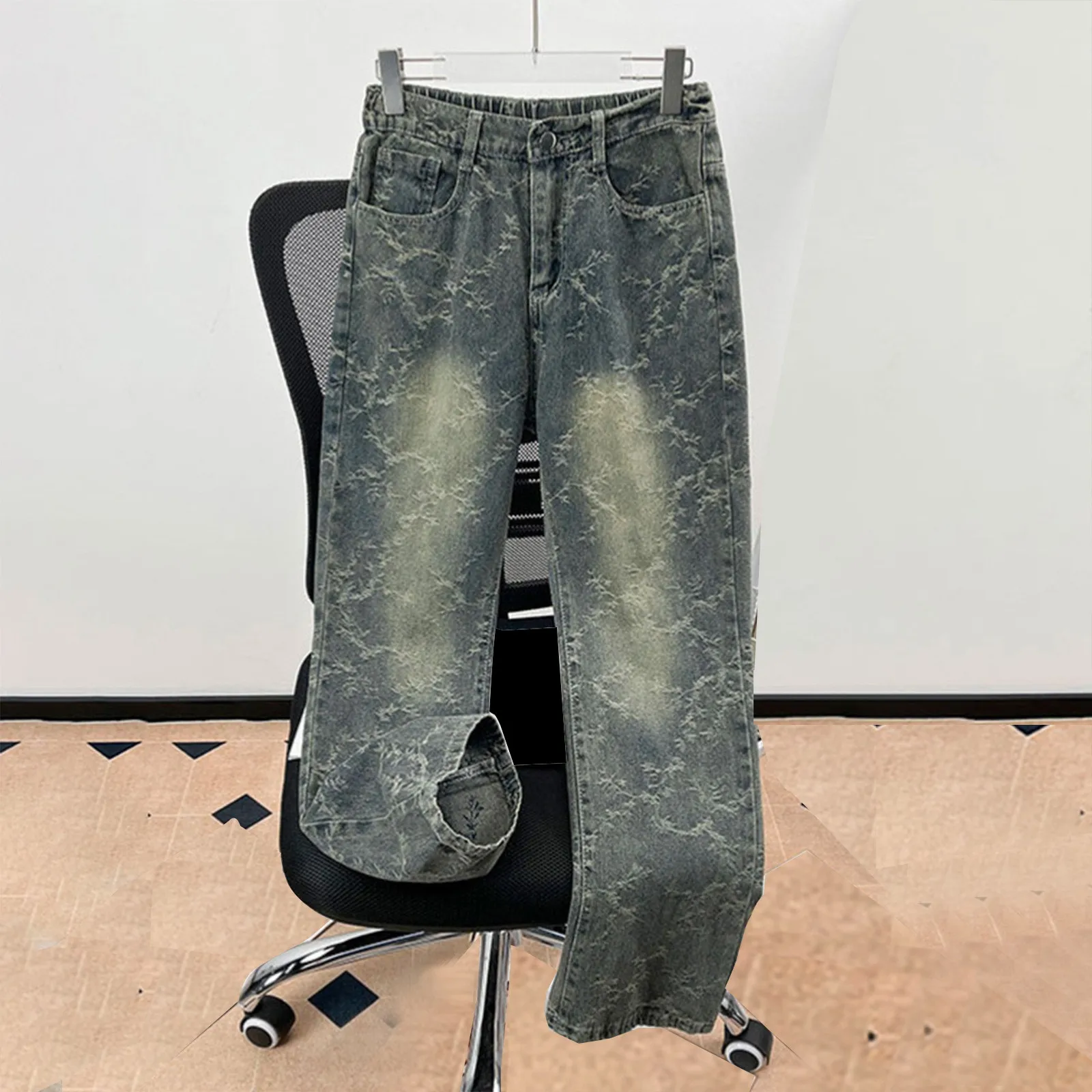 New Vintage Graffiti Blue Jacquard Jeans For Men Autumn Hip Hop Streetwear Baggy Denim Trousers Harajuku Printed Straight Jean
New Vintage Graffiti Blue Jacquard Jeans For Men Autumn Hip Hop Streetwear Baggy Denim Trousers Harajuku Printed Straight Jean