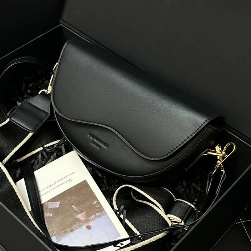 Stylish Ladies Leather Messenger Bag, Crossbody And Shoulder Bag By Famous Designer, Luxury Brand Handbags Elegant
Stylish Ladies Leather Messenger Bag, Crossbody And Shoulder Bag By Famous Designer, Luxury Brand Handbags Elegant