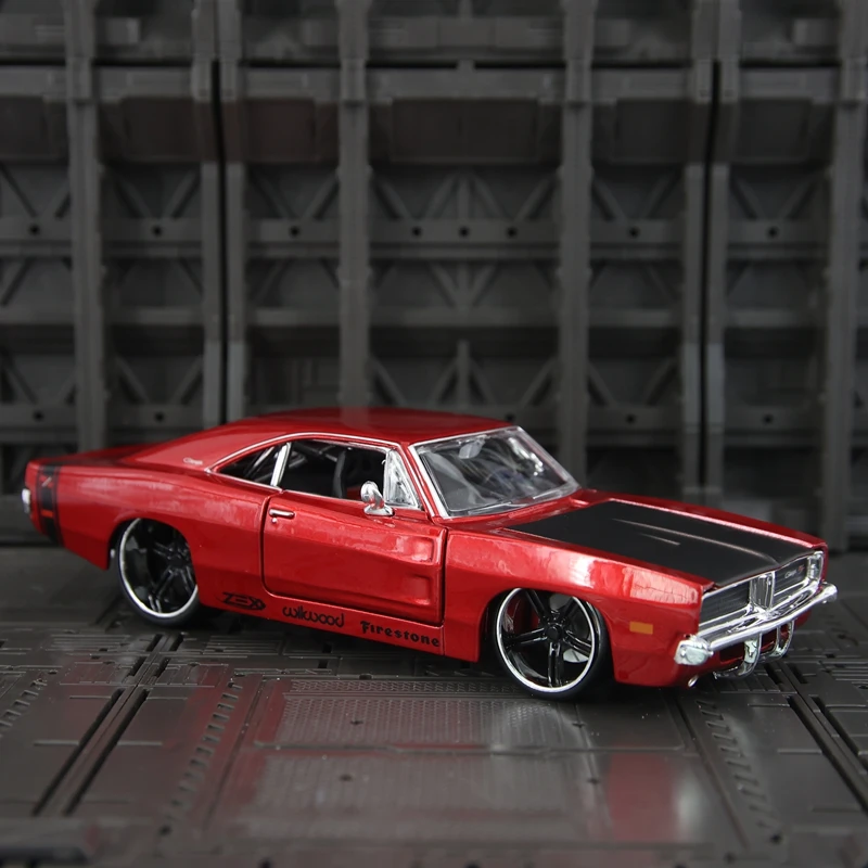 Maisto 1:24 Simulated Dodge Charger R/T alloy car model decoration, doors and engine hood, trunk can be opened, static desktop
Maisto 1:24 Simulated Dodge Charger R/T alloy car model decoration, doors and engine hood, trunk can be opened, static desktop
