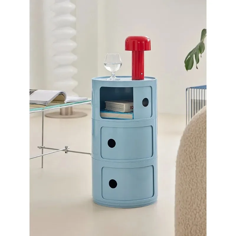 The storage cabinet is modern and simple, and the storage is a small apartment with a medieval cream wind bedside cabinet.
The storage cabinet is modern and simple, and the storage is a small apartment with a medieval cream wind bedside cabinet.