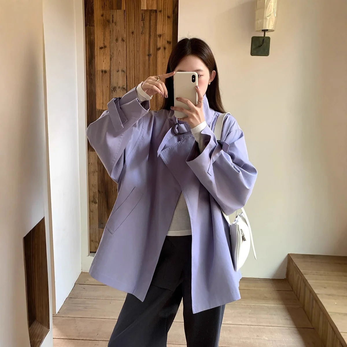 Женский Тренч SuperAen в английском стиле с воротником-стойкой, осень 2026, новые простые свободные дизайнерские фиолетовые повседневные пальто
Женский Тренч SuperAen в английском стиле с воротником-стойкой, осень 2026, новые простые свободные дизайнерские фиолетовые повседневные пальто