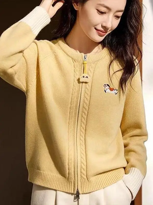 Yellow Cartoon Embroidery Zipper Knitted Open Cardigan Women's Spring High-End Anti-Aging Versatile round Neck Sweater ...
Yellow Cartoon Embroidery Zipper Knitted Open Cardigan Women's Spring High-End Anti-Aging Versatile round Neck Sweater ...
