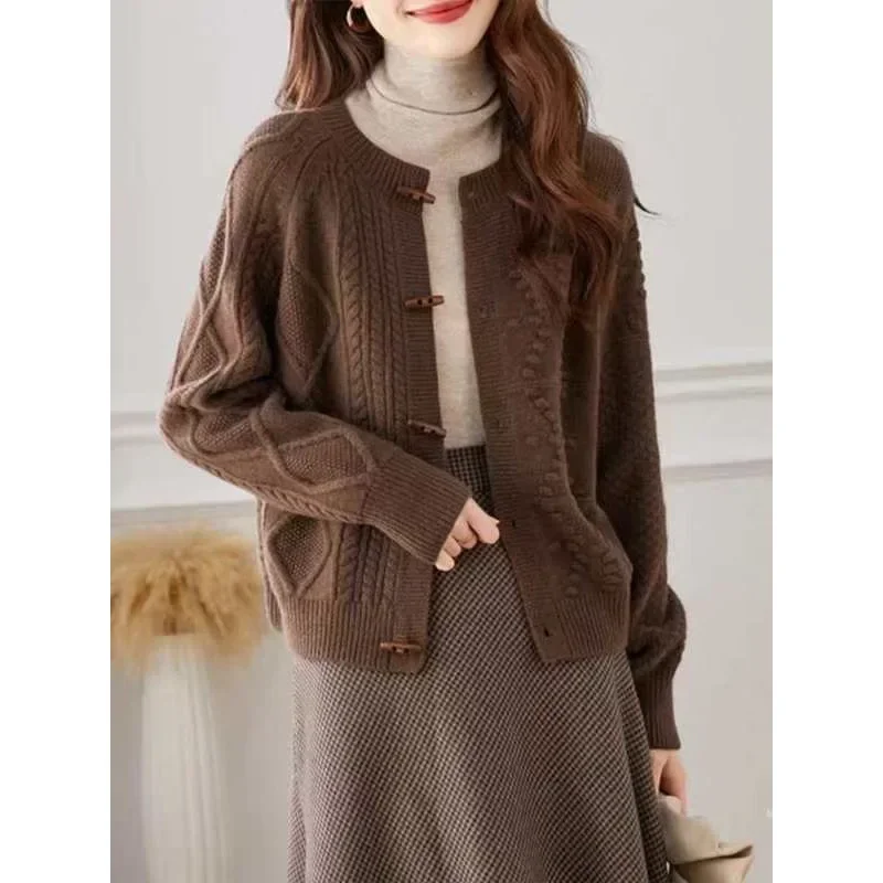 New Style Twist Sweater Coat Retro Commute Top Buttoned Outer Loose Women's Knitted Cardigan Autumn Early Hot Sale Of The Season
New Style Twist Sweater Coat Retro Commute Top Buttoned Outer Loose Women's Knitted Cardigan Autumn Early Hot Sale Of The Season